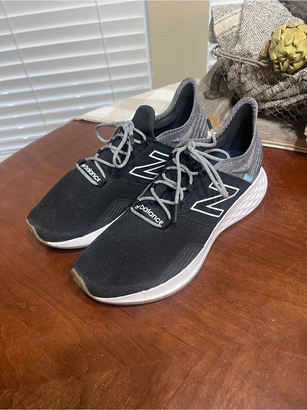 New Balance Fresh Foam Roav Tee Shirt Running Shoe Sneakers Black